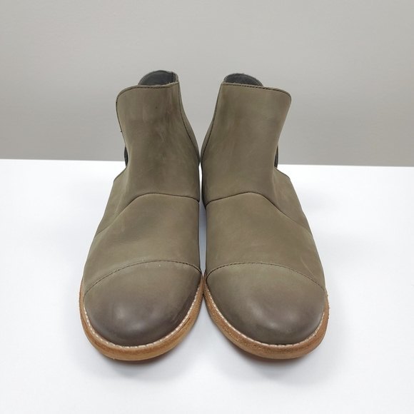 Crevo Women's Distressed Sage Green Leather Coralie Chelsea Booties Size 8 - Picture 3 of 7